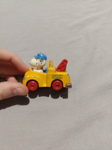 Snoopy towing die - , die-cast