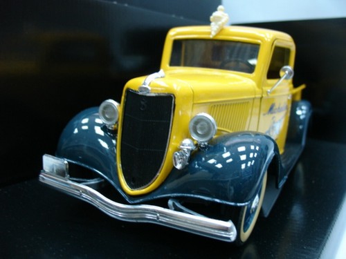 Ultra rare ford model v8 - rare,